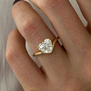 Anillo de Diamante Cultivado en Laboratorio con Corte Corazón en Oro Amarillo, Joyería Romántica de Compromiso para Mujer, Modelo RAHA EXPORT RJ933 de Lujo - Product Image 1