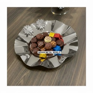Vente en gros de bols de service décoratifs modernes en métal argenté, bord ondulé, plat à bonbons en aluminium, élégant pour la décoration de table à la maison - Product Image 1
