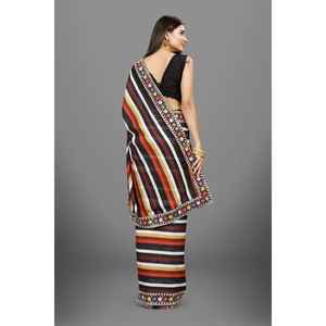 Sari de Chifón con Estampado Floral de Diseñador, Silueta Ajustada para Fiestas - Product Image 2