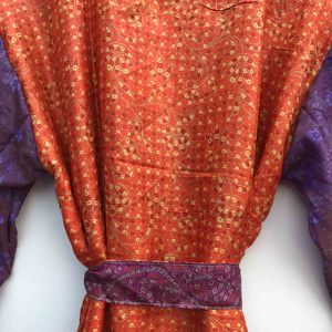 Kimono largo de patchwork, ropa de dormir, bata de noche, hecho a mano, estilo indio vintage, de seda sari reciclada. - Product Image 6