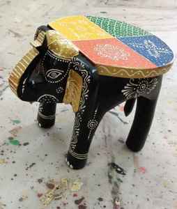 Tabouret décoratif en bois écologique en forme d'éléphant, design Art Déco artisanal, motifs traditionnels peints à la main, mariage Diwali - Product Image 1