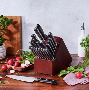 Ensemble de couteaux de cuisine à lame argentée et manche noir avec bloc marron et poignée rivetée pour trancher le pain, hacher les légumes et préparer les aliments - Product Image 6
