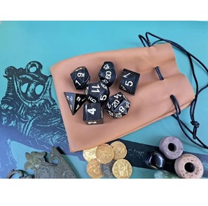 Jeu de dés polyédriques noirs numérotés avec pochette à cordon pour jeux de rôle sur table - Product Image 1