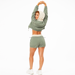 Ensemble de survêtement léger pour femme en tissu nylon respirant avec poignets élastiques et ourlet à cordon de serrage, étiquette tissée personnalisée, fabrication sur mesure - Product Image 2