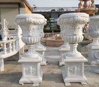 Jardinière Art Déco en marbre blanc avec motif sculpté, vase de sol extérieur pour Pâques, provenance Rajasthan