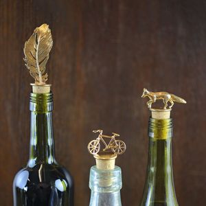 Bouchon à vin en métal au design moderne avec joint hermétique pour garder le vin frais après l'ouverture des bouteilles - Product Image 6