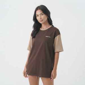 Camiseta Oversize para Mujer con Bloques de Color, Cuello Redondo, Manga Corta, Ajuste Holgado, 100% Algodón Transpirable, Estampado de Logotipo - Product Image 1