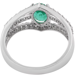 Bague triple à trois branches en or blanc 18 carats avec émeraude ovale naturelle et diamants pavés, Memoria Jewels - Product Image 6
