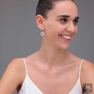 PRAO Effortless Chic & Shine Crystal Danglers Accessoires d'oreilles élégants et brillants - Product Image 1