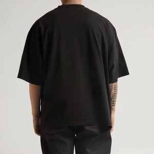 เสื้อยืดโอเวอร์ไซส์สีดำสำหรับผู้ชาย คอกลม แขนสั้น ผ้าฝ้ายเนื้อเจอร์ซีย์ สวมใส่สบาย สีพื้น - Product Image 4