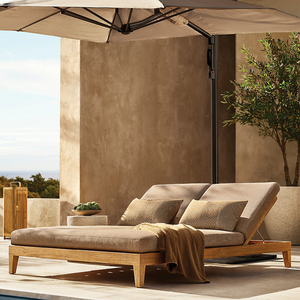 Chaise longue double moderne en teck massif avec dossier réglable et pieds coniques, transat manuel inclinable pour piscine extérieure, mobilier minimaliste - Product Image 2