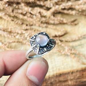 Anillo de Cuarzo Rosa, Anillo Geométrico Boho para Mujer, Joyería de Latón Plateado Oxidado, Venta al por Mayor - Product Image 4