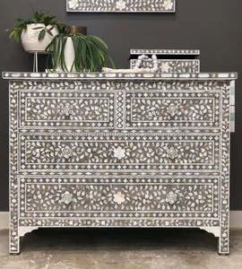 Cómoda Artesanal de Nácar con Diseño Floral, Cuatro Cajones, Color Personalizado, Duradera, Hecha a Mano para Sala de Estar Moderna, Hogar u Hotel - Product Image 2