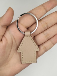 Wholesale Cartoon <b>House</b> Shaped <b>Keyrings</b> High-Quality Genuine Leather Custom Keychains Gift for Men and Women - Product Image 4