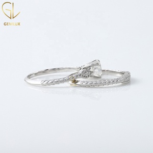 ชุดแหวนแต่งงานมอสซาไนต์วินเทจ ทรงกลม ทองคำขาว 14K ลายฉลุแบบมิลเกรน ชุดแหวนหมั้นและแต่งงาน - Product Image 5