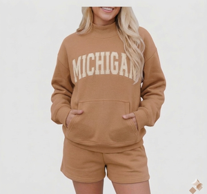 เสื้อคอเต่าผู้หญิงและกางเกงขาสั้นแบบคอมโบ ให้ความอบอุ่น สวมใส่สบาย กระชับพอดีตัว เหมาะสำหรับใส่ในชีวิตประจำวัน เสื้อผ้าทันสมัย - Product Image 1