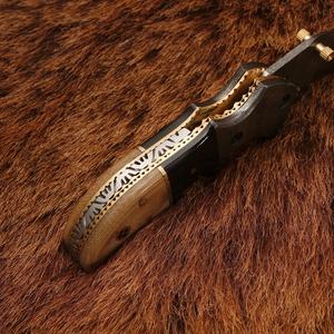 Couteau de poche pliant en acier Damas de qualité supérieure - Couteau utilitaire pour le camping et la chasse, qualité industrielle, dureté 58HRC, lame à pointe tombante - Product Image 3