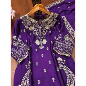 Costume de mariage en Chinon brodé par des designers, avec dupatta, style Sharara chic - Product Image 6