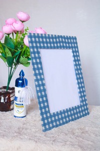 Cadre photo léger en résine fait main avec un design moderne pour la décoration de table - Product Image 1