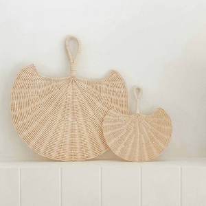 Decoración de pared hecha a mano, abanicos de ratán sostenibles, piezas de arte colgantes, mejor precio, abanicos artesanales al por mayor - Product Image 3