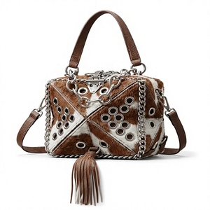 Bolso de mano bohemio de cuero vacuno con correa de cadena y decoración de borlas, bolso de hombro a la moda para mujer - Product Image 1