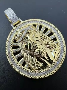Pendentif Hip Hop Premium en Argent Plaqué Or Blanc avec Pierre Scintillante pour Hommes, Femmes et Amateurs de Mode - Product Image 2