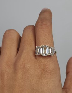 Anillo de Diamante Cultivado en Laboratorio de 4 Quilates en Oro Chapado de 18K |   Anillo de Compromiso de Lujo con Certificado IGI |   Elegante Joyería de Regalo para Novia - Product Image 1
