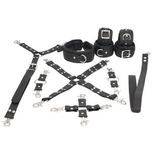 Menottes et attaches de cheville en cuir noir avec rembourrage et chaînes métalliques pour une retenue sécurisée - Product Image 3