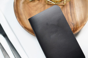 Porte-comptes en cuir véritable pour restaurant, avec logo personnalisé, présentoir de factures pour serveur, dossier de factures LBH-0073 - Product Image 3