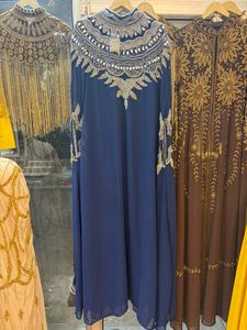 Abaya élégante et modeste en polyester coupe ajustée pour femme, brodée à la main avec des sequins, pour soirée et fête, collection 2026 Designs Eid Dubaï - Product Image 2