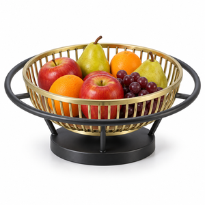 Panier à fruits en métal spacieux, conçu pour une cuisine élégante, une table à manger et une organisation domestique. Cet élégant panier ouvert offre une grande capacité de rangement. - Product Image 3