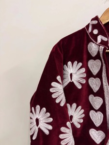 เสื้อโค้ทกำมะหยี่ปักลายสำหรับผู้หญิงไซส์ใหญ่ คอจีน แขนยาว ลายดอกไม้รูปหัวใจ เสื้อคลุมลำลองสำหรับฤดูใบไม้ร่วง - Product Image 3