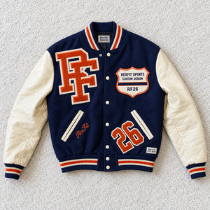 Veste universitaire brodée personnalisée en gros OEM, unisexe, avec manches en similicuir et boutons personnalisés, style baseball - Product Image 1
