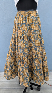 Jupe longue à volants élégante de style bohème, en coton respirant beige, motifs inspirés de la technique de la main sur tissu. - Product Image 4