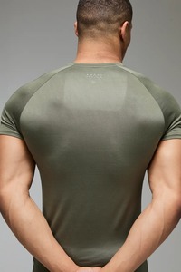 Camiseta ajustada de manga corta para hombre, para gimnasio, entrenamiento, atlética, de compresión, cuello redondo, informal, para entrenamiento. - Product Image 4