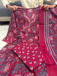 Conjunto de Kurta con Estampado a Mano Rojo - Conjunto de Kurta de Algodón de Diseñadores Indios - Vestido Anarkali Kurti Hecho a Mano - Product Image 4