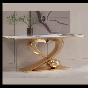 Console sculpturale avec plateau en marbre blanc sur base en anneau doré incliné, disponible à prix de gros. - Product Image 3