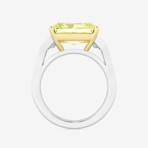 Anillo de compromiso radiante amarillo de lujo con corte princesa y piedras laterales con corte barra, 6.375 quilates de peso total. - Product Image 2