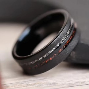 Anillo de Acero de Damasco con Incrustaciones de Madera de Barril de Whisky, Anillo de Boda para Hombre, Patrón Único de Vetas de Madera, Ajuste Cómodo, Joyería para Novio - Product Image 3