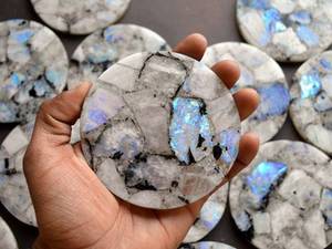 Ensemble de sous-verres personnalisés en pierre de lune arc-en-ciel faits à la main avec un design en terrazzo véritable pour la décoration de la maison, de l'hôtel et des mariages - Product Image 4