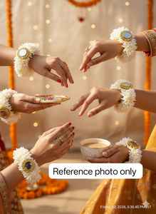 Pulsera de mano con diseño de jazmín y gajra para mujeres, con espejo, para regalo de Haldi y Sangeet, regalo de boda, mehndi. - Product Image 4