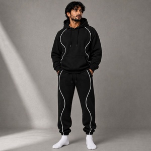 Ensemble de survêtement noir à capuche pour homme avec sweat à capuche et pantalon de jogging à bordure contrastante blanche, vêtements de sport décontractés - Product Image 1