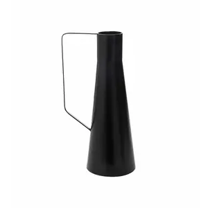 Vase en métal élégant pour la décoration florale, adapté aux espaces de vie contemporains et aux concepts de design d'intérieur haut de gamme - Product Image 1