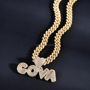 Colgante de letras LOUD PACK con diamantes de moissanita al por mayor, con acento de corazón brillante, diseño de letras totalmente cubierto de diamantes, estilo streetwear de lujo - Product Image 2