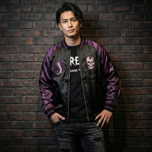 Veste universitaire Sukajan de style japonais en satin bicolore unisexe avec broderie tête de mort, serpent et rose, design vintage, souvenir, respirante - Product Image 2