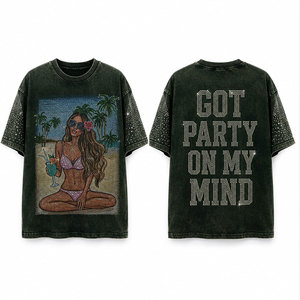 เสื้อยืดแขนสั้นสีเขียวมะกอกสำหรับผู้ชาย พิมพ์ลายสาวชายหาดประดับเพชร ทรงโอเวอร์ไซส์ คอกลม ผ้าเจอร์ซีย์ถัก 100% ผ้าฝ้าย - Product Image 1