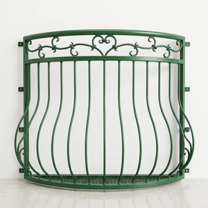 Rampe de balcon murale en fer forgé avec motifs décoratifs ; résistante à la rouille, facile à assembler et adaptée à une utilisation en extérieur. - Product Image 1