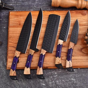 Ensemble de couteaux de chef japonais forgés à la main avec lame en acier Damas, manche en bois, finition mate pour une utilisation en cuisine - Product Image 3