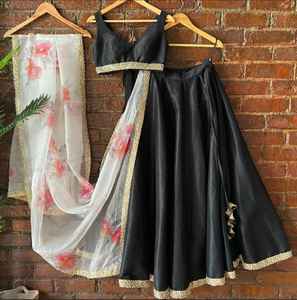 Fancy Silk Lehenga Choli con borde plateado Diseño étnico moderno Ropa DE BODA Falda choli sin mangas con flores Duppatta Girls - Product Image 5