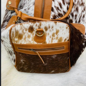 Sacs de voyage en cuir de vachette premium avec poils, vente en gros, fournisseur OEM, logo personnalisé, qualité export, à prix abordable - Product Image 2